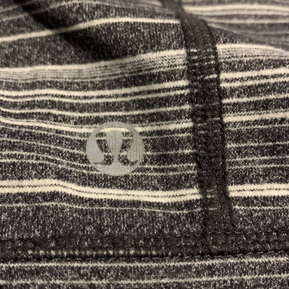 Lululemon In Stride Jacket Striped Grey & White - size 10 - Picture 15 of 17